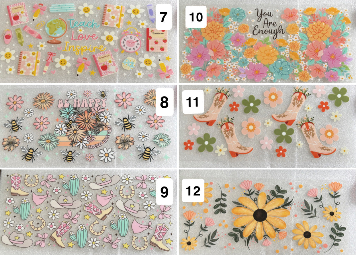 Glass med lokk og sugerør